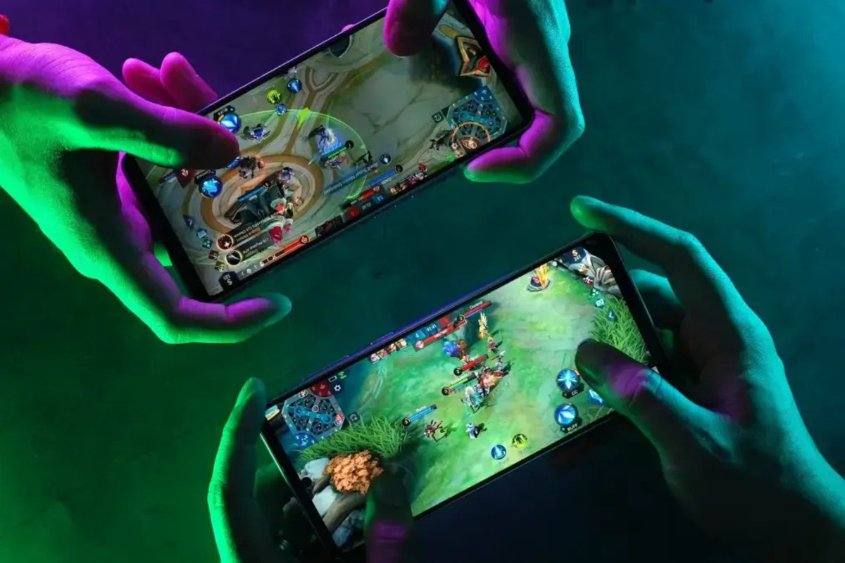 Salah satu manfaat bermain Mobile Legends yaitu mendorong kerja sama tim yang baik.