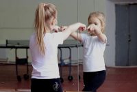 Artikel ini membahas mengenai beberapa rekomendasi dancing game terbaik yang menyenangkan untuk dimainkan anak-anak.