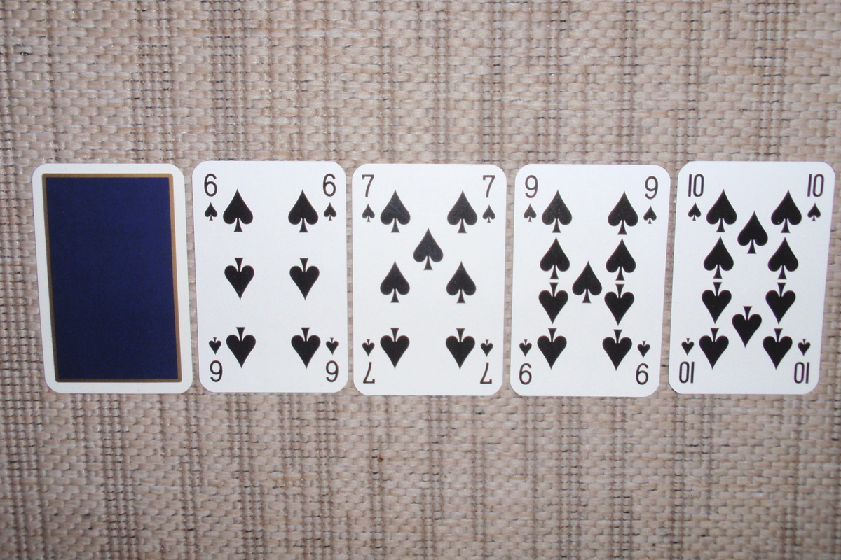 Salah satu dari lima jenis poker yang memberikan dimensi baru dalam sebuah game yaitu Seven-card stud.