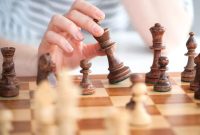 Artikel kali ini membahas mengenai tujuh manfaat bermain catur yang ternyata sangat bagus untuk otak manusia.