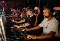 Artikel kali ini membahas mengenai beberapa cara menjadi gamers profesional yang mudah dan bisa Anda lakukan sebagai pemula.