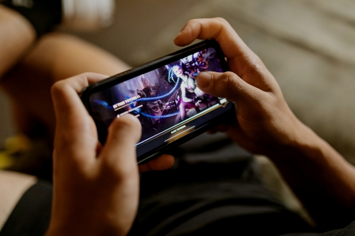 Artikel kali ini membahas mengenai beberapa risiko dan manfaat game yang harus diperhatikan agar bisa bermain dengan bijak.