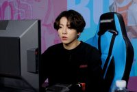 Artikel mengenai deretan idol K-pop gamer yang suka bermain game baik hobi maupun profesional yang mungkin pernah main bareng kalian.