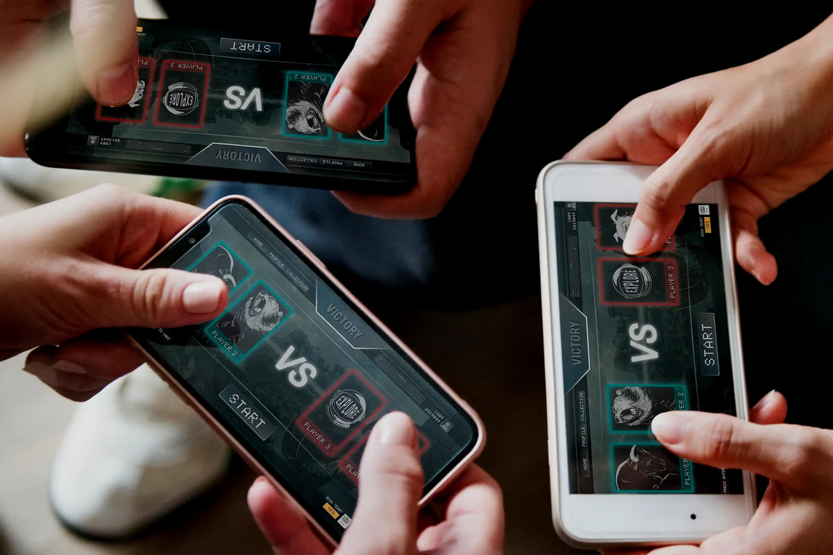 Artikel kali ini sangat berbeda karena membahas mengenai bagaimana cara memaksimalkan daya tahan baterai HP saat Anda bermain game mobile.