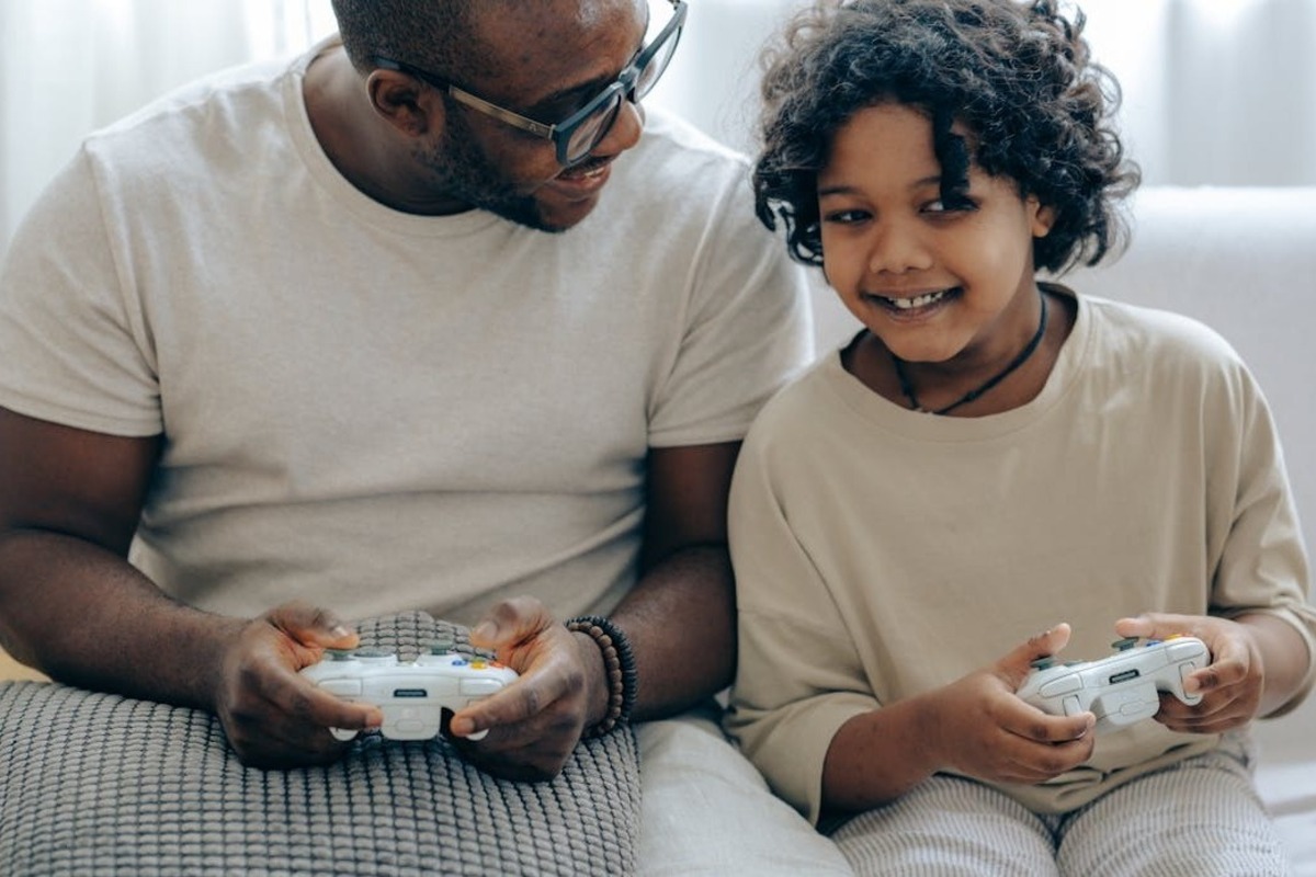 Artikel kali ini membahas mengenai beberapa tips penting mengasuh anak terutama jika anak Anda suka bermain game.