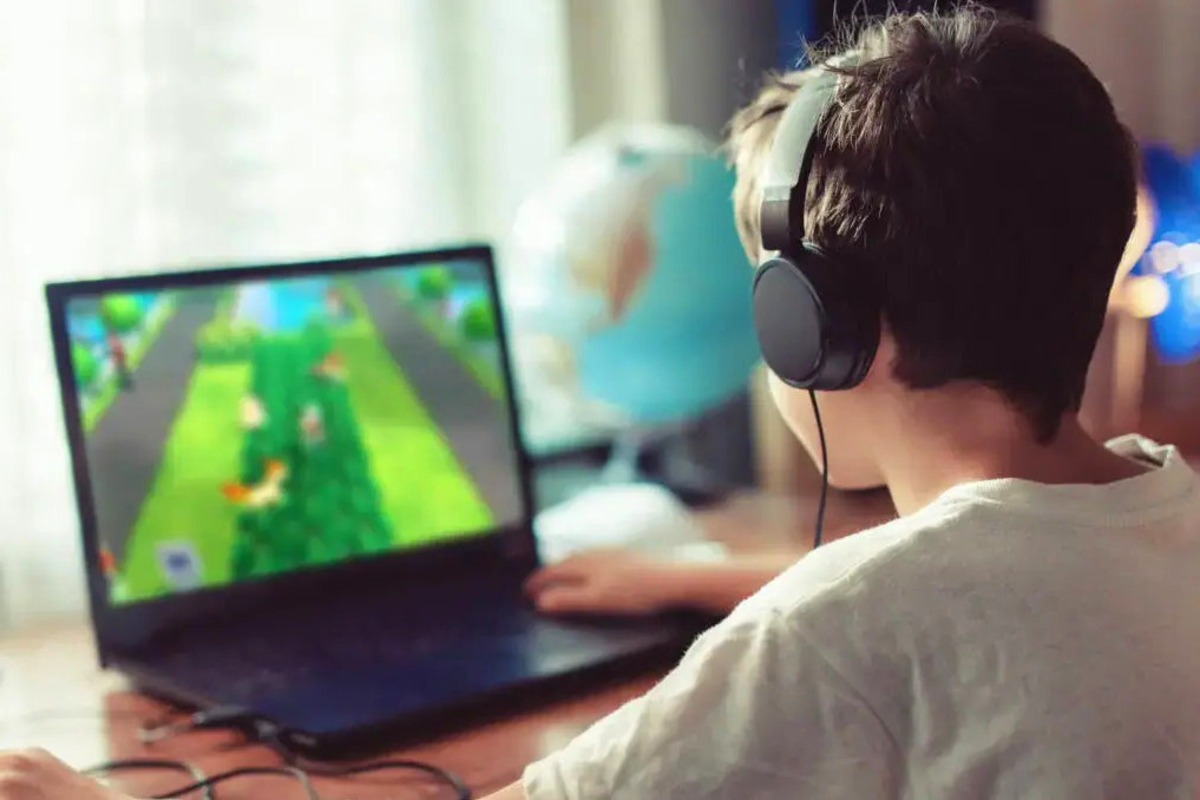 Artikel kali ini akan membahas mengenai beberapa kebiasaan bermain game yang sehat untuk anak-anak, apa saja ?