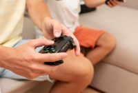Artikel kali ini membahas tentang beberapa manfaat bermain PlayStation ramai-ramai bersama keluarga yang sangat positif.