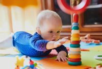 Artikel kali ini membahas mengenai beberapa rekomendasi mainan edukatif yang bagus dimainkan untuk anak usia dibawah 1 tahun.