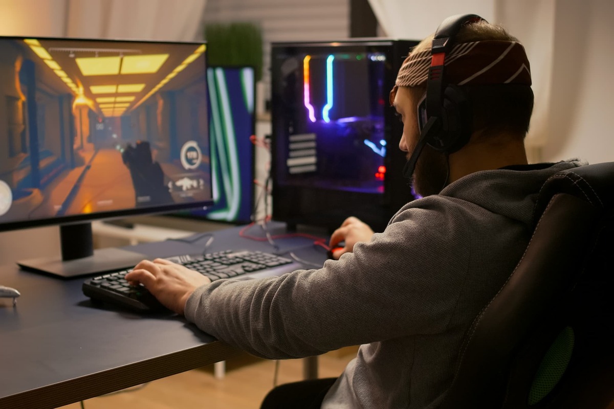 Artikel kali ini membahas mengenai beberapa tips memulai live streaming game yang mudah dan harus dilakukan oleh pemula.