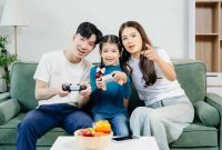 Artikel kali ini membahas mengenai beberapa tips dan cara untuk mengajarkan disiplin pada anak saat mereka bermain game.