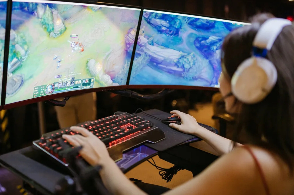 Artikel kali ini membahas mengenai beberapa kelebihan dari bermain game di komputer dibandingkan menggunakan perangkat lain.