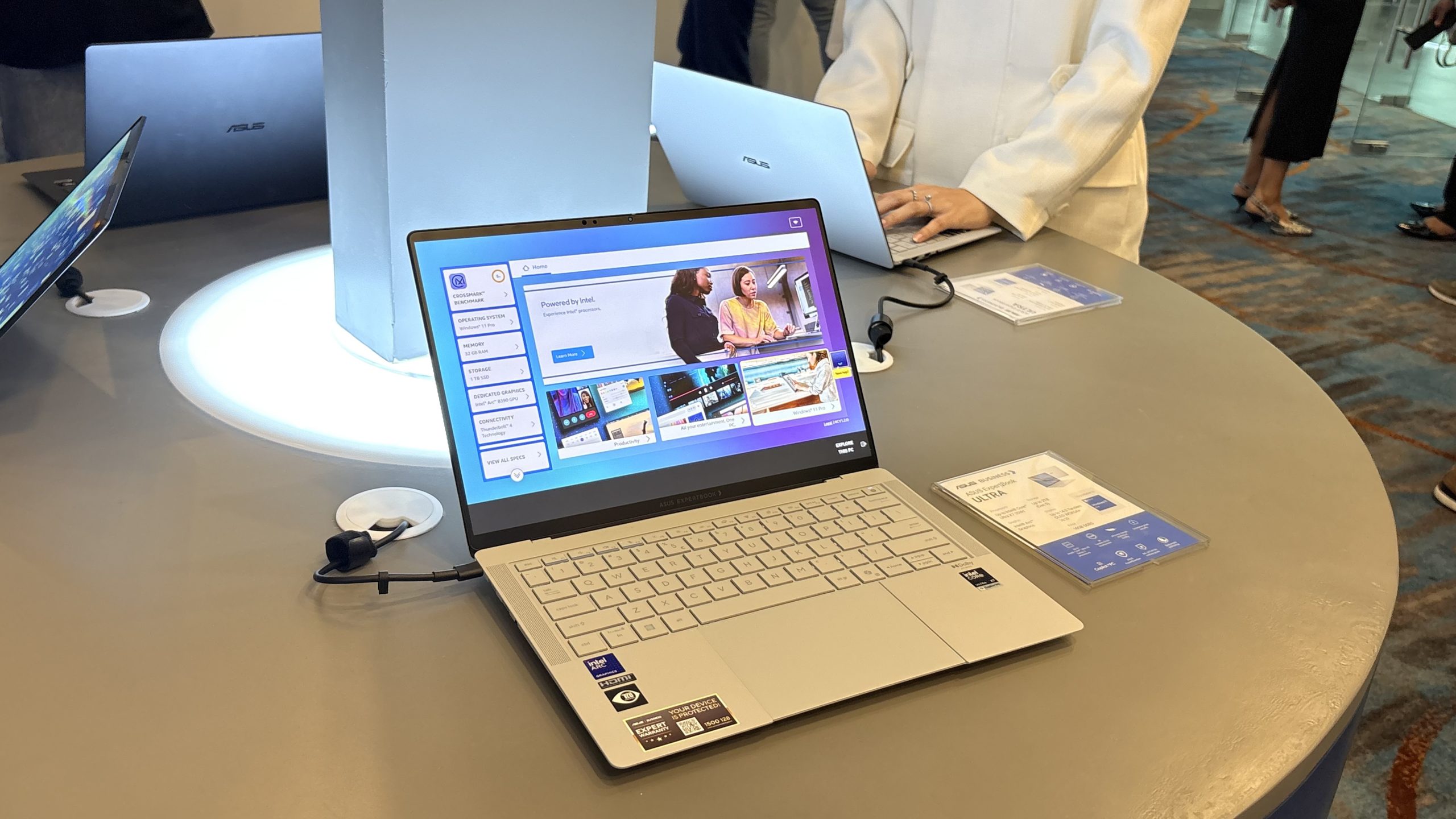 Lebih dari 80.000 Penghargaan Internasional, ASUS Kini Hadirkan ExpertBook Ultra